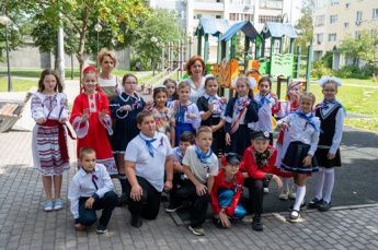 В библиотеке посёлка Большевик торжественно отметили День Государственного флага России. 